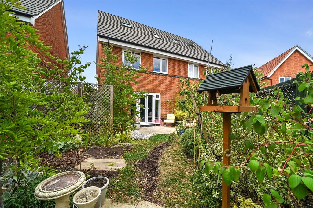 Property photo 2 of 21 Pt-Sheri-8Elmswellacrescent-20.Jpg