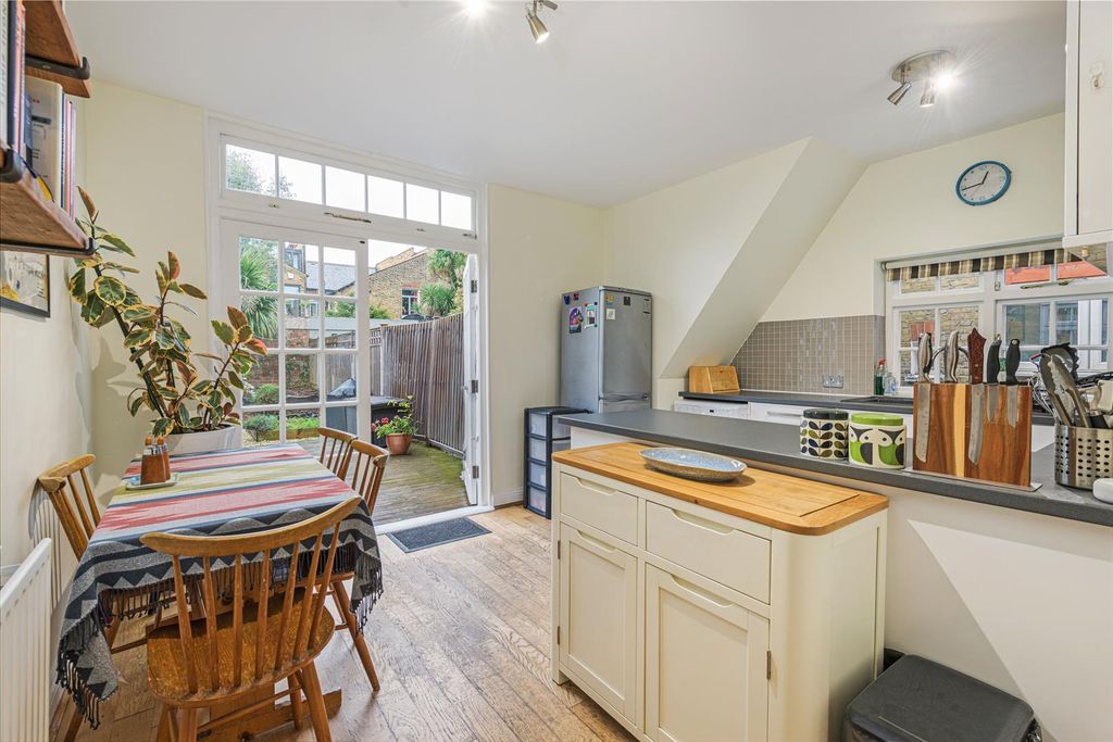 Property photo 3 of 14 50 Isis St Kit 1.Jpg