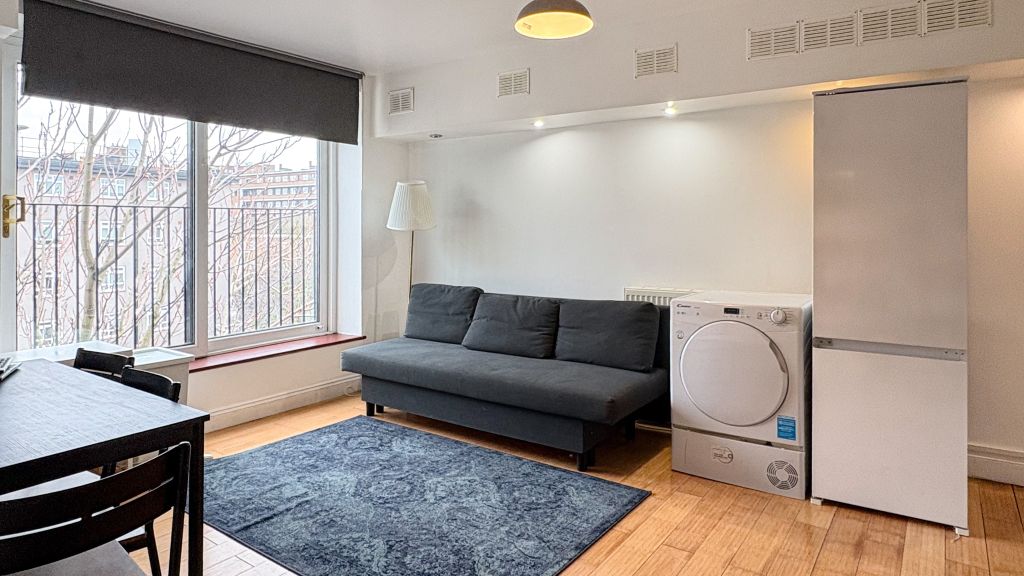 Property photo 1 of 10 Living Room