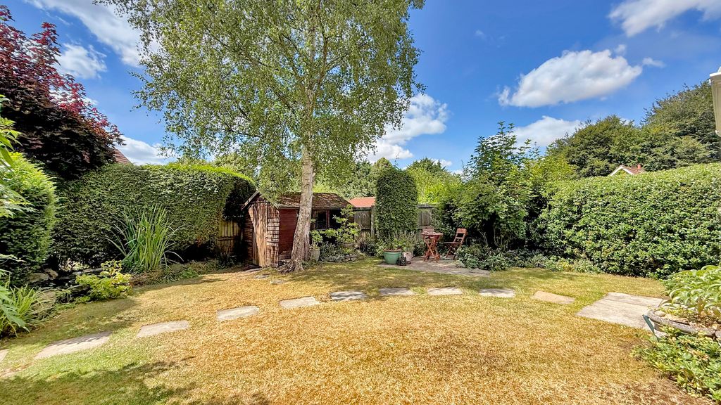 Property photo 2 of 18 Garden