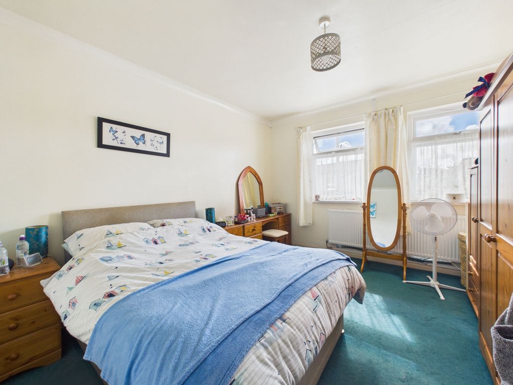 Property photo 2 of 25