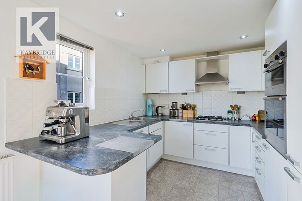 Property photo 2 of 11 Boleyn Court Revere Way, Epsom - Kt19 9Rj