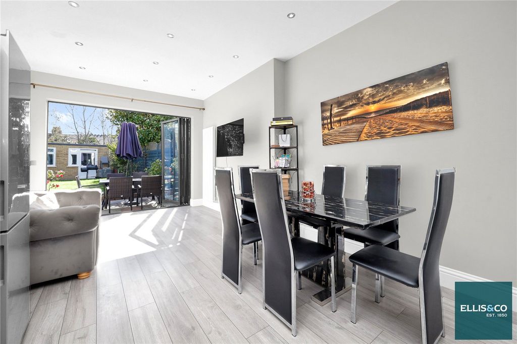 Property photo 2 of 28 Picture No. 14