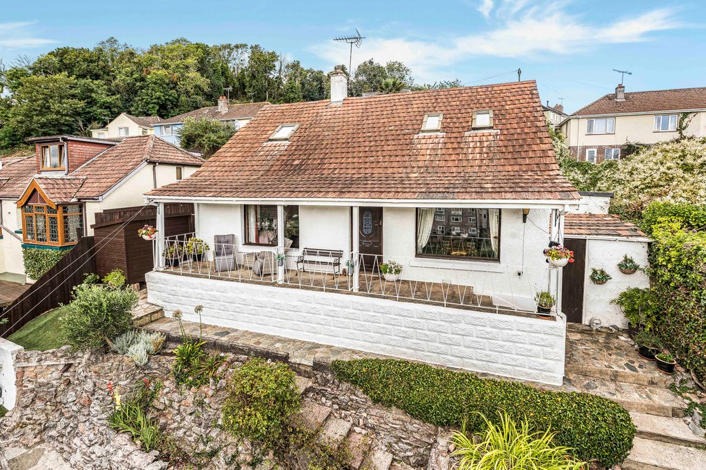 Property photo 1 of 28