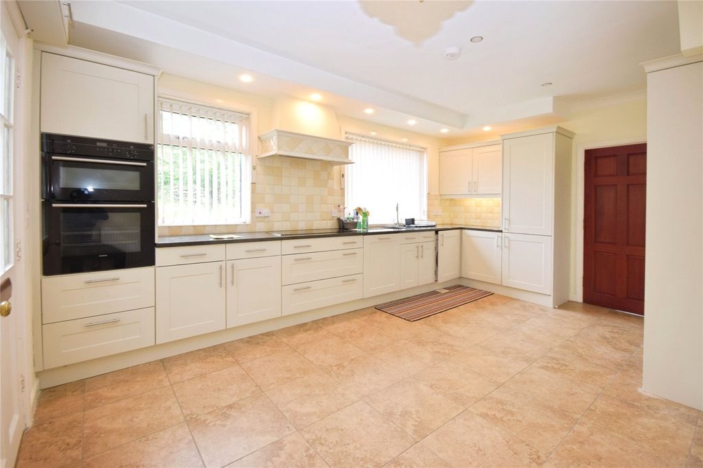 Property photo 2 of 26 Picture No. 29