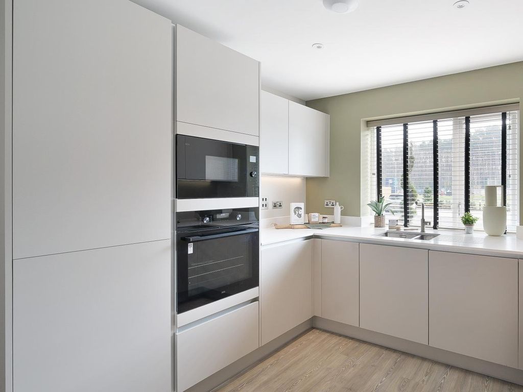 Property photo 3 of 9 Kitchen
