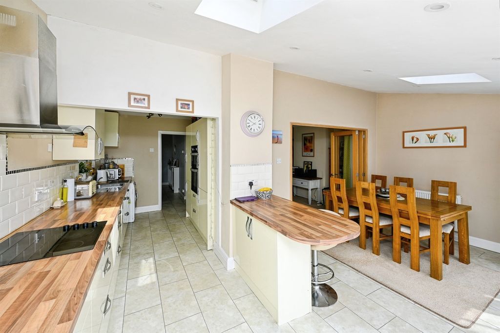 Property photo 3 of 21