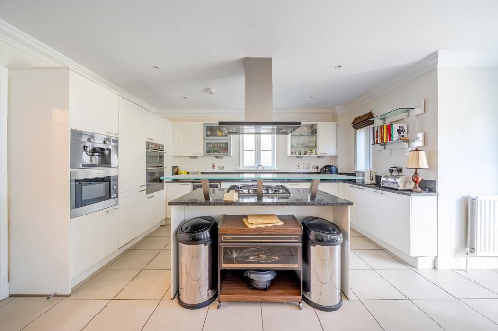 Property photo 2 of 21 Kitchen