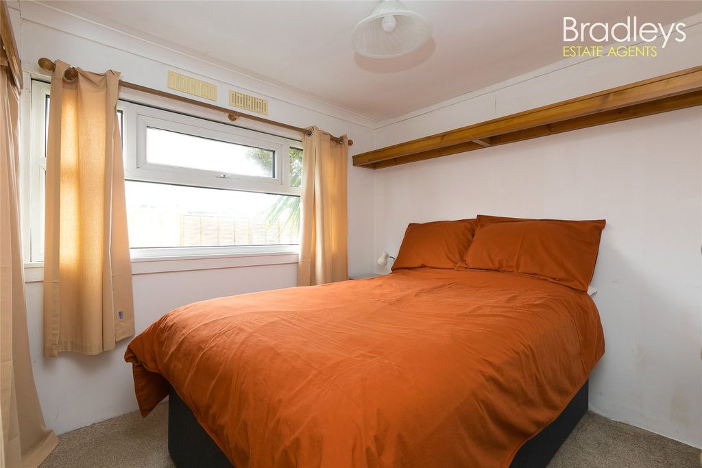 Property photo 3 of 21 Picture No. 23