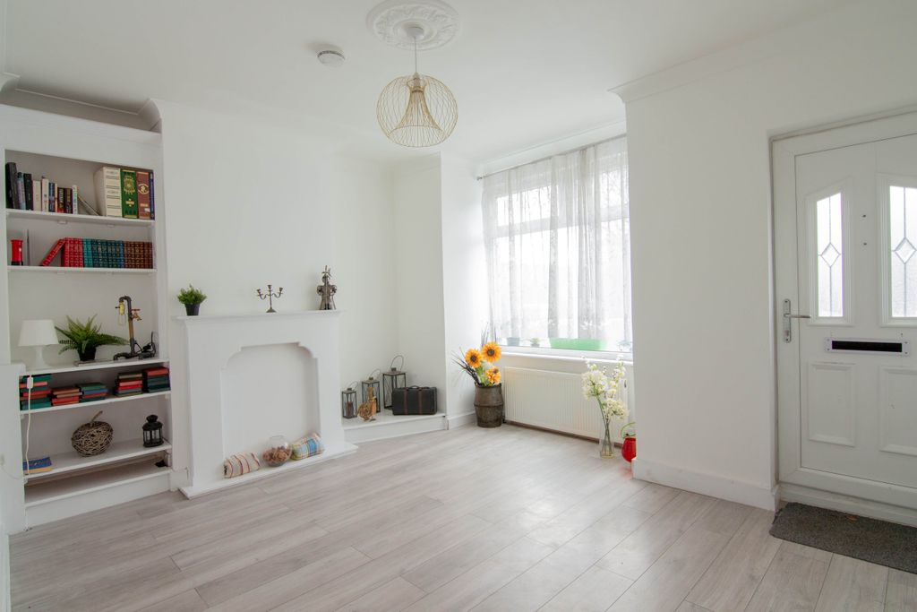 Property photo 2 of 20