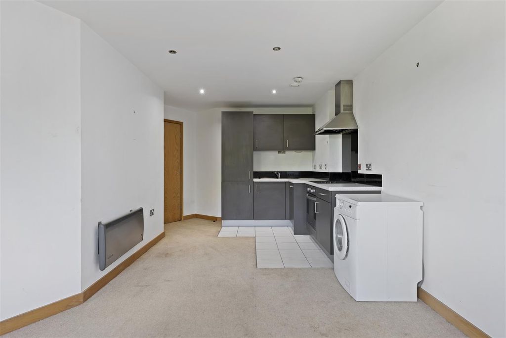 Property photo 3 of 14 Kitchen