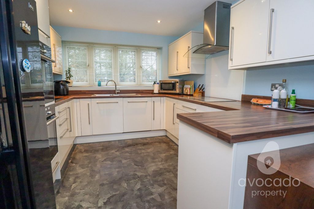 Property photo 2 of 22 4812986