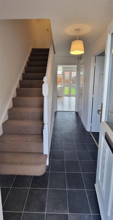 Property photo 3 of 12 Entrance Hall