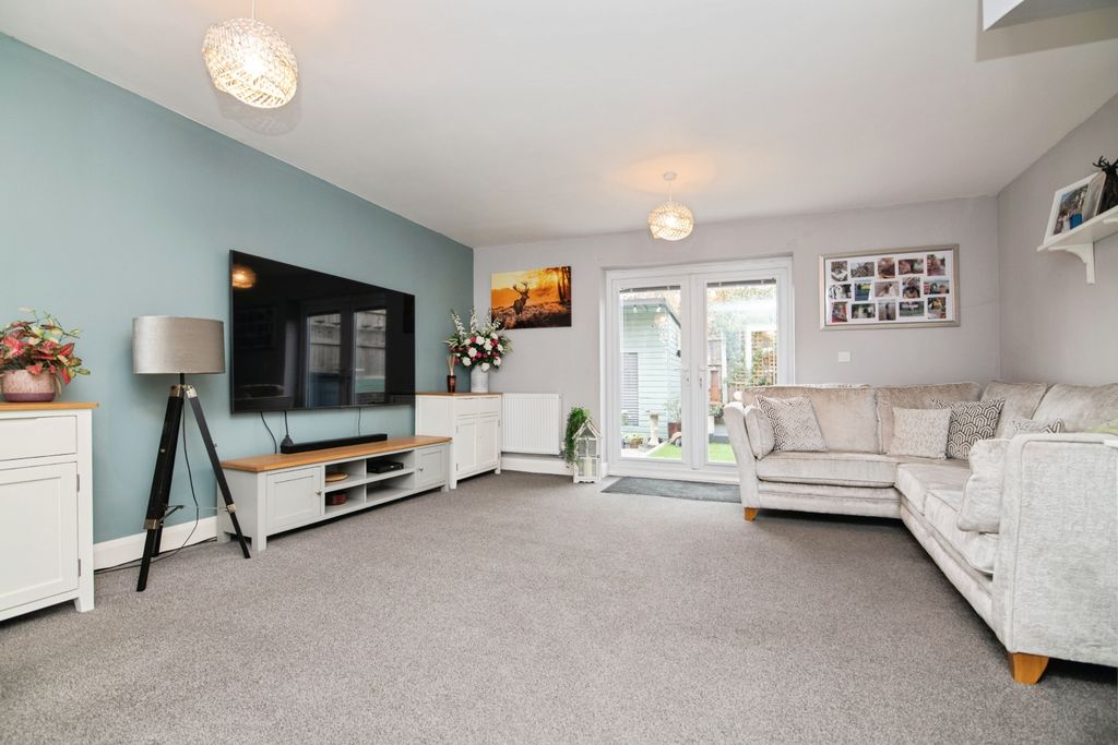 Property photo 2 of 18 Lounge/Dining Room