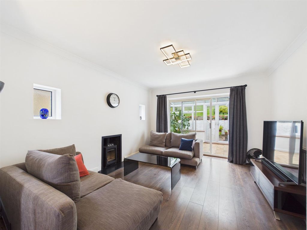 Property photo 2 of 17 Cam01563G0-Pr0267-Still006.Jpg