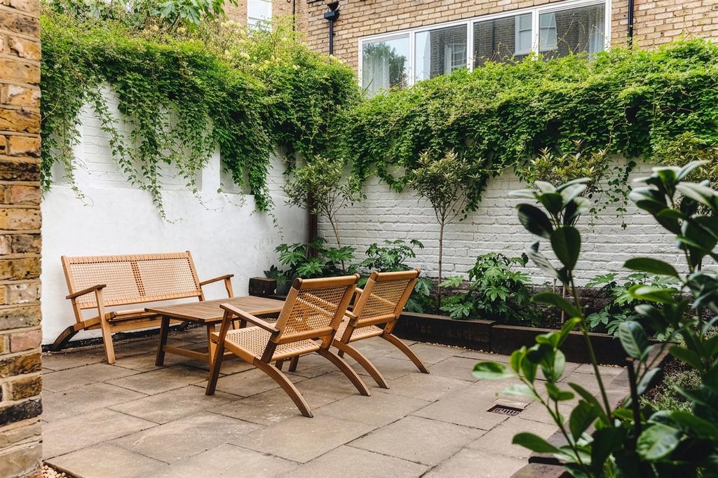Property photo 3 of 28 Mildmay Road-29A.Jpg