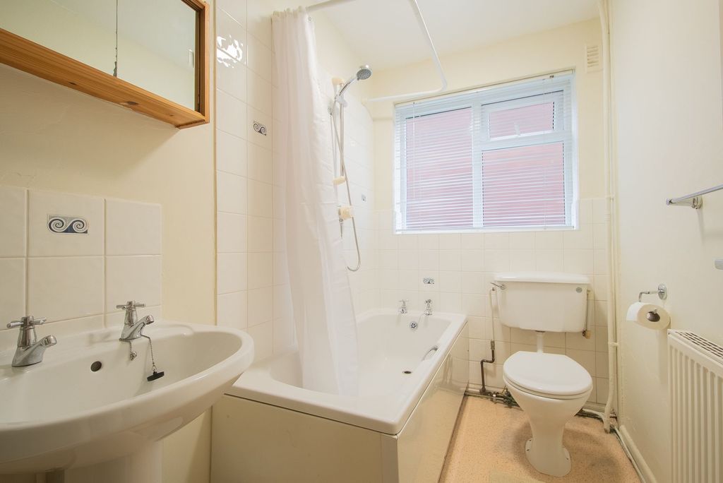 Property photo 3 of 6 Bathroom