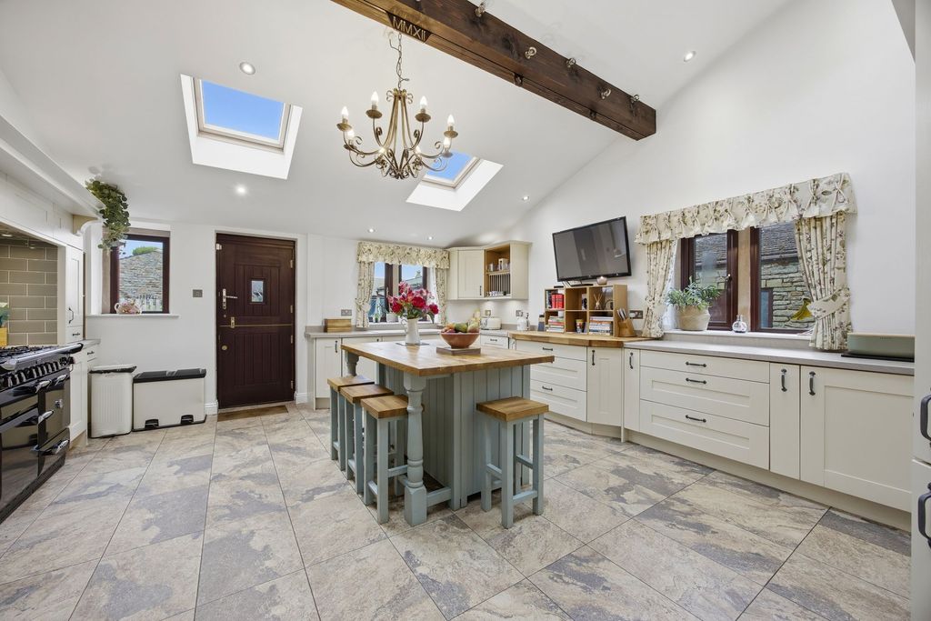 Property photo 2 of 63