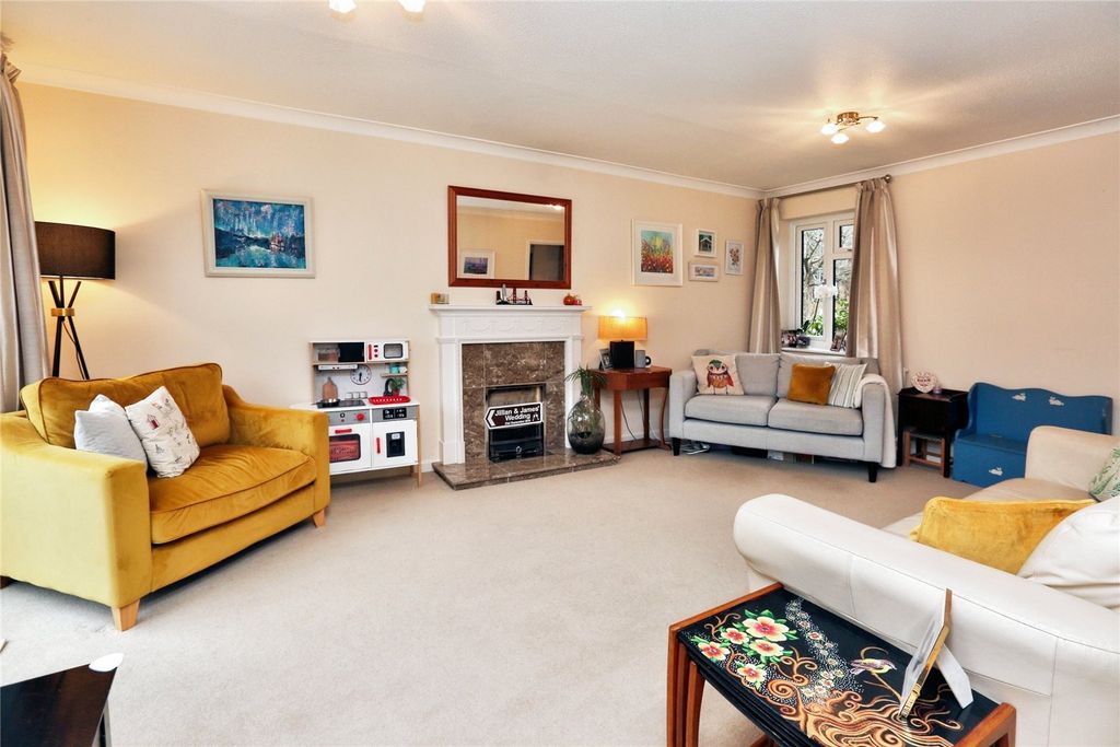 Property photo 3 of 21 Living Room