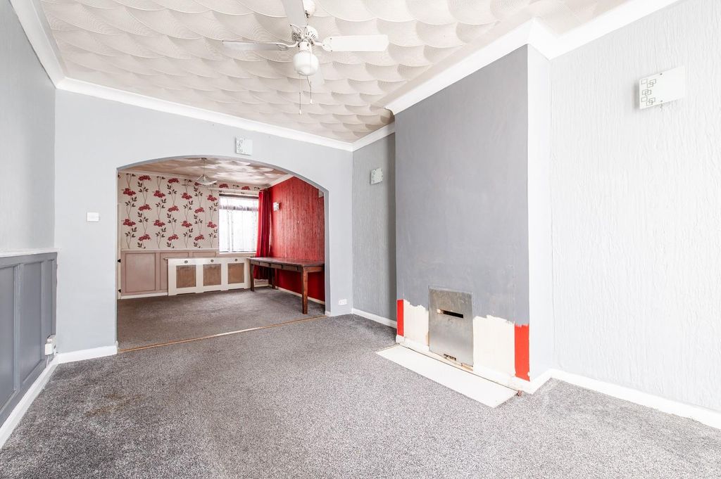 Property photo 3 of 23 39Kingswoodroad-03.Jpg