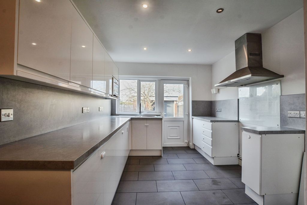 Property photo 3 of 25