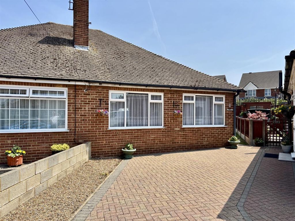 Property photo 1 of 17 Acre Close