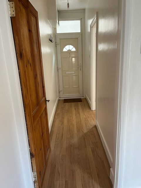 Property photo 2 of 9 Hallway