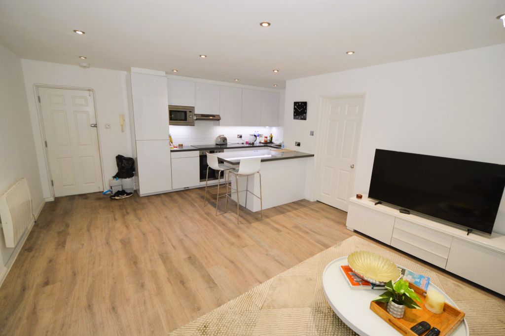 Property photo 2 of 14 Open Plan Room