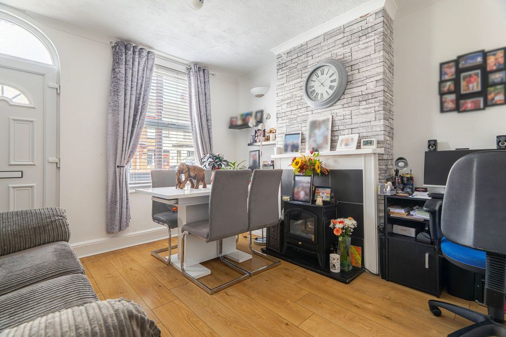 Property photo 2 of 16