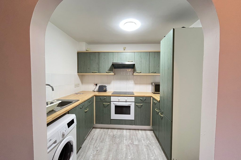 Property photo 2 of 7 Kitchen