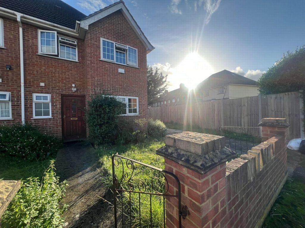 Property photo 1 of 14 Photo 11