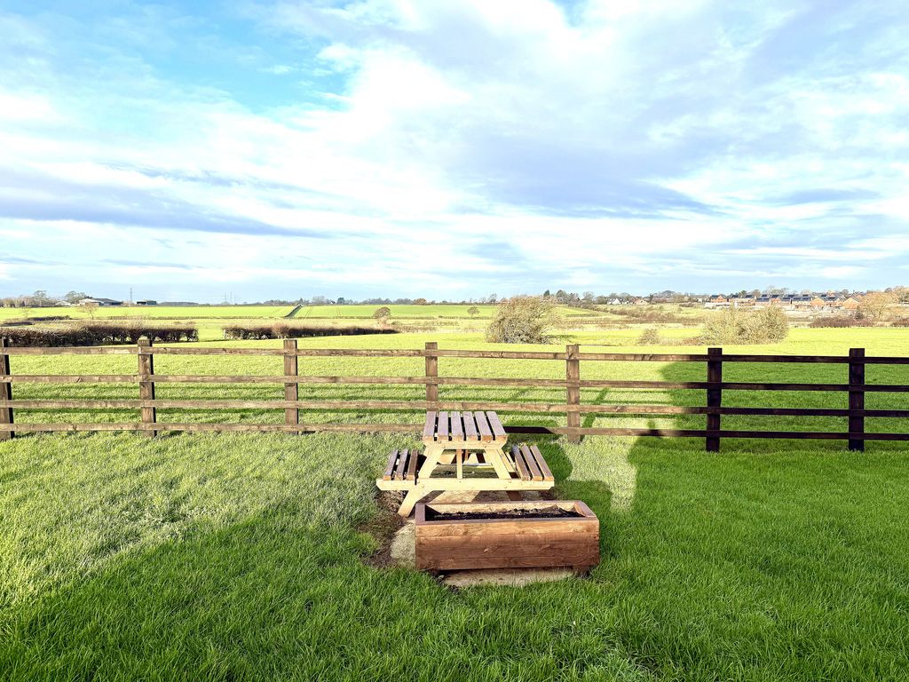 Property photo 3 of 32