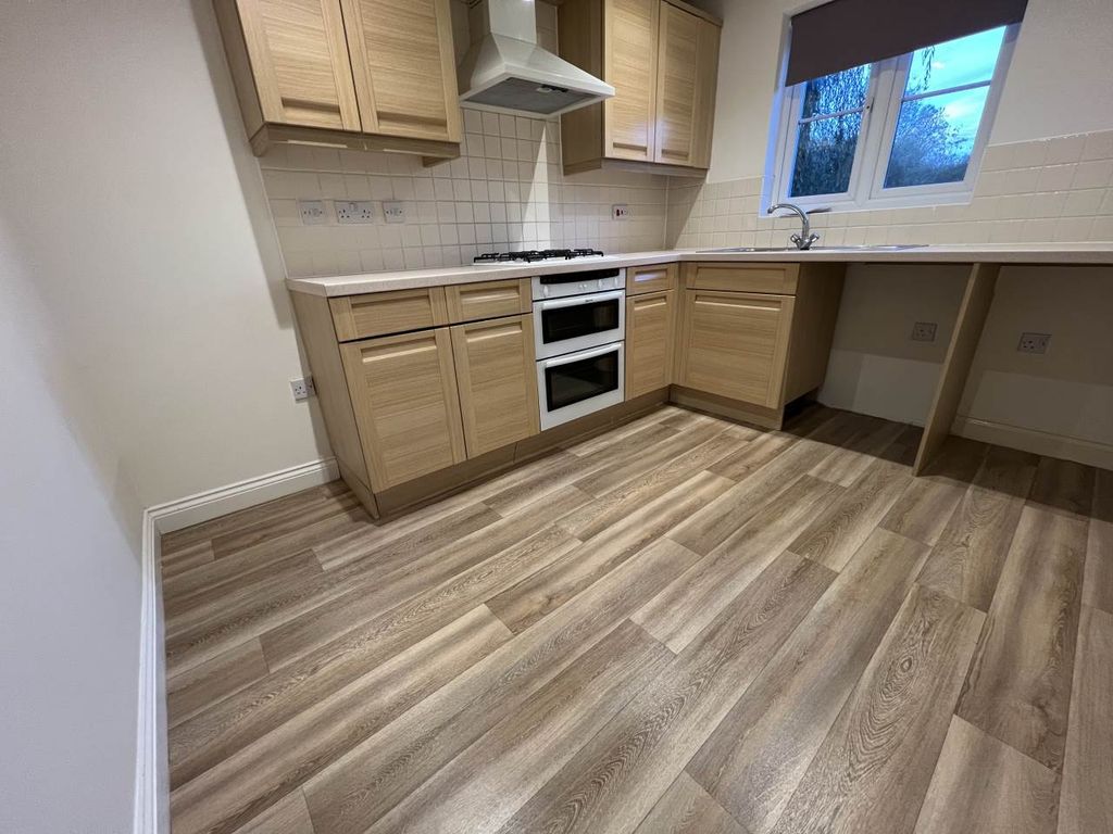 Property photo 2 of 12 Kitchen