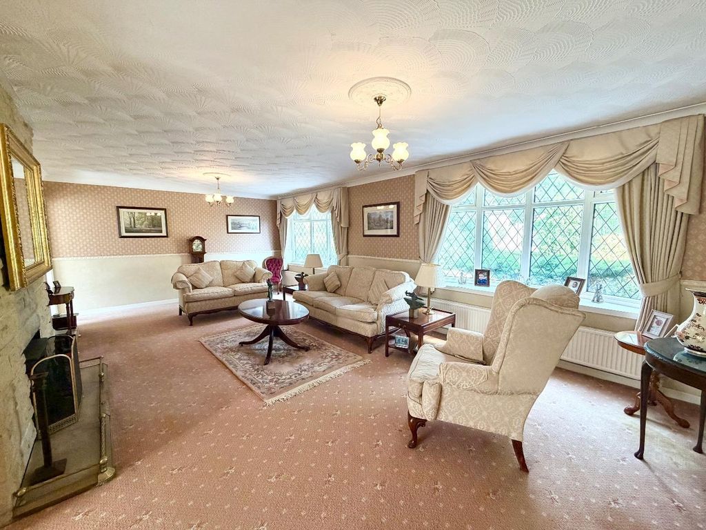 Property photo 3 of 11 Lounge