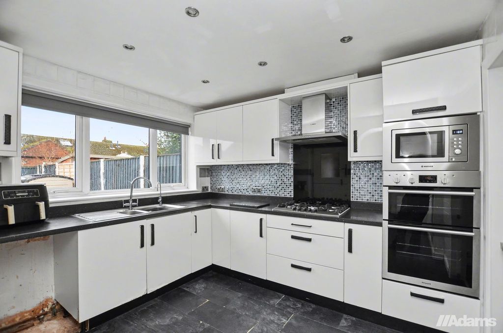 Property photo 2 of 29