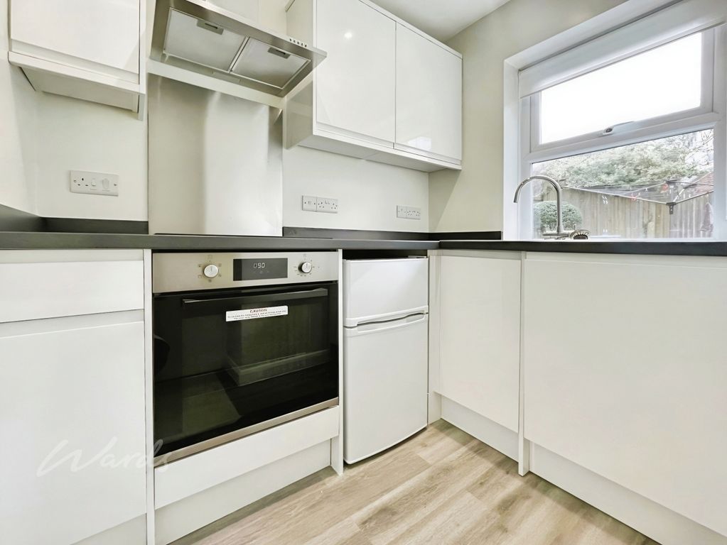 Property photo 2 of 7 Kitchen