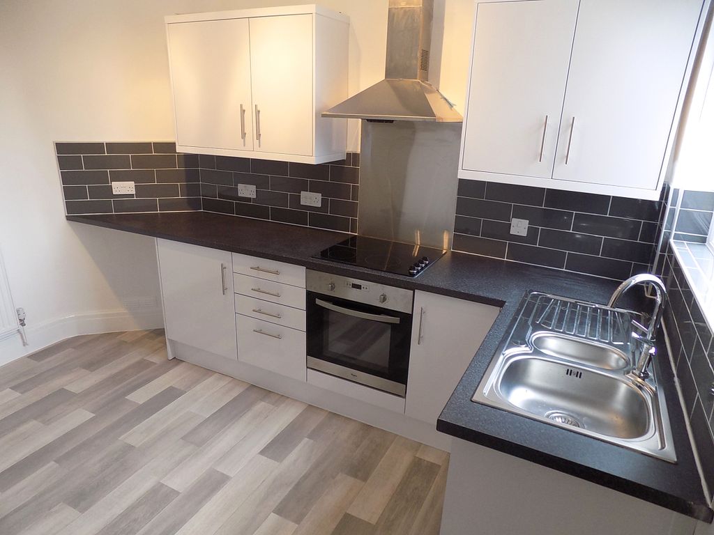 Property photo 3 of 12 Kitchen