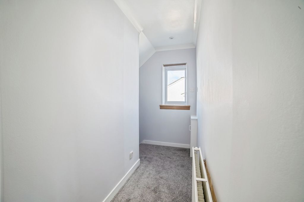 Property photo 3 of 15 Hall