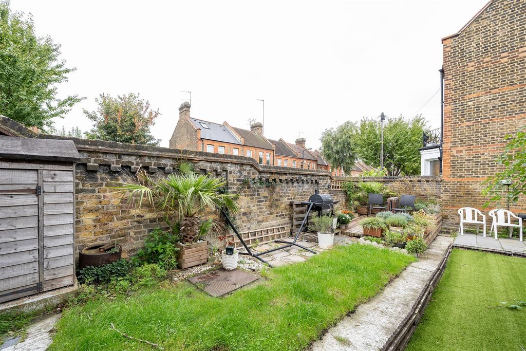 Property photo 3 of 23 Forest Road, E17