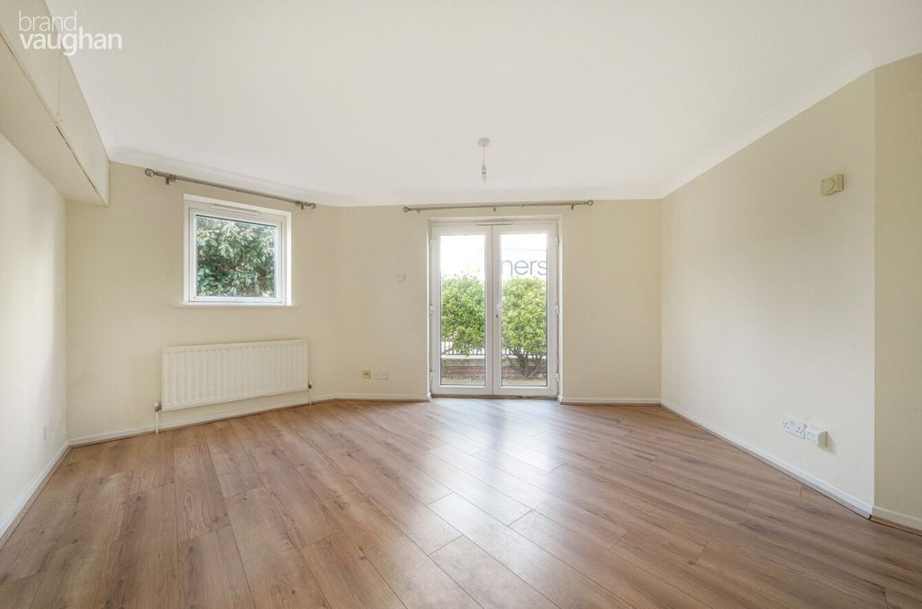 Property photo 3 of 10 Living Room