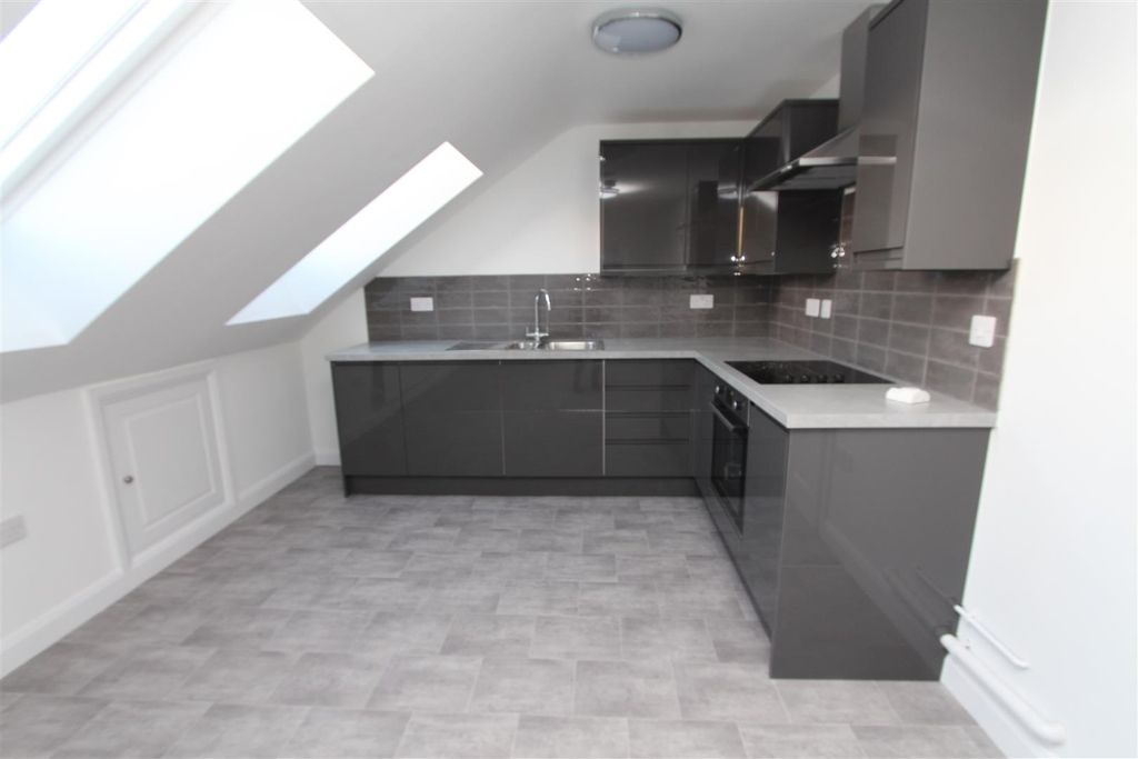 Property photo 2 of 7 Kitchen