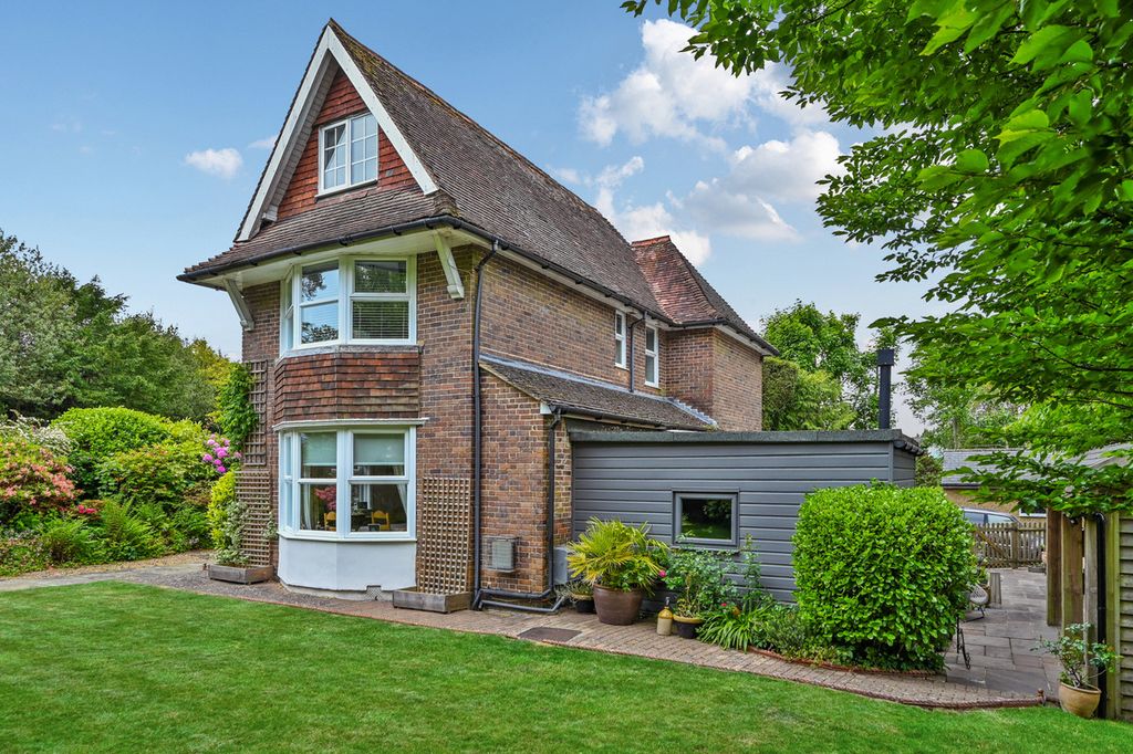 Property photo 1 of 11