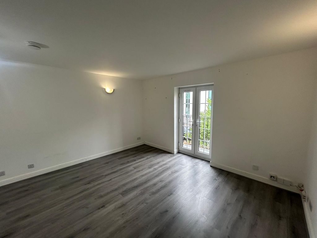 Property photo 3 of 7 Living Room