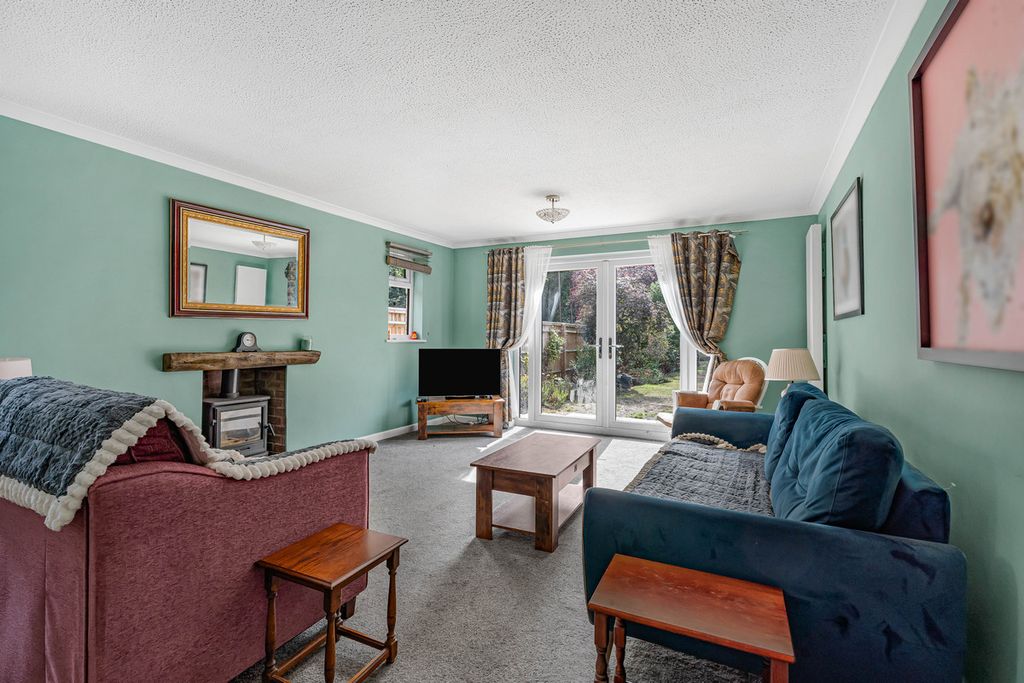 Property photo 3 of 28