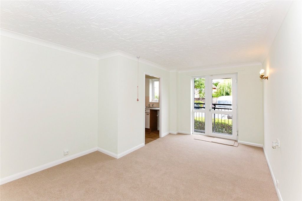 Property photo 2 of 11 Picture No. 15