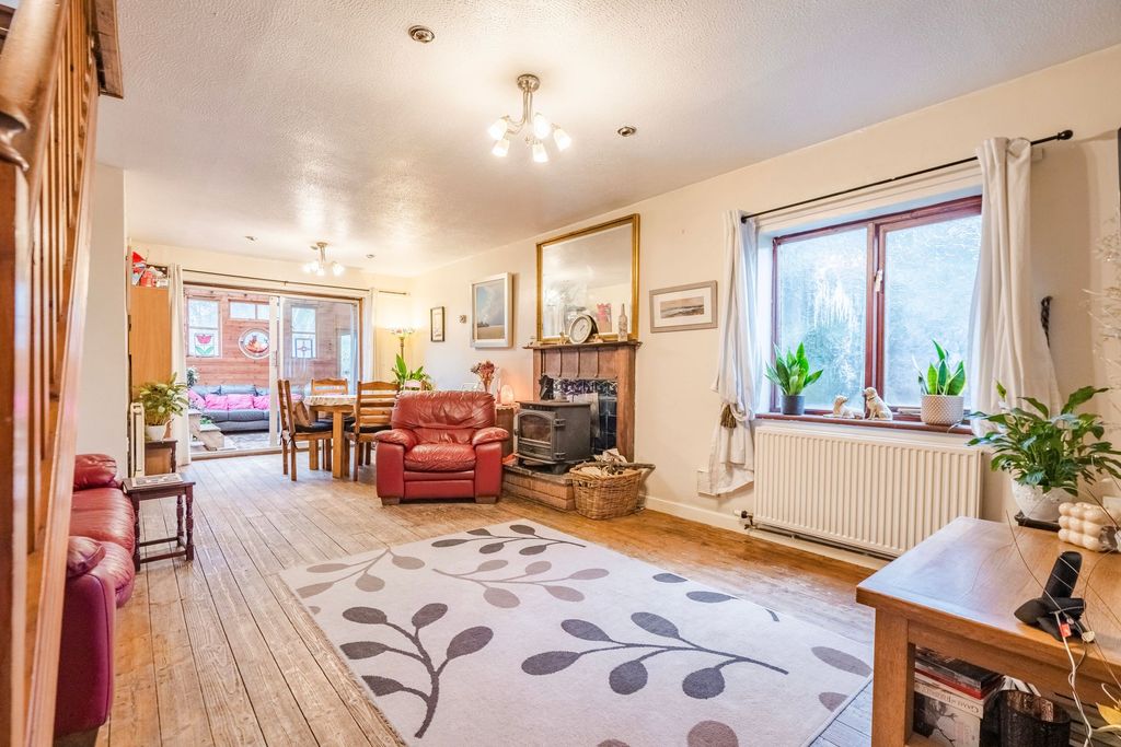 Property photo 3 of 32