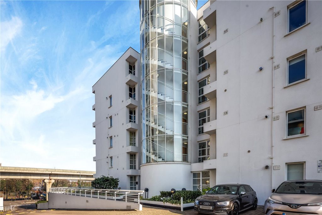 Property photo 1 of 16 Exterior