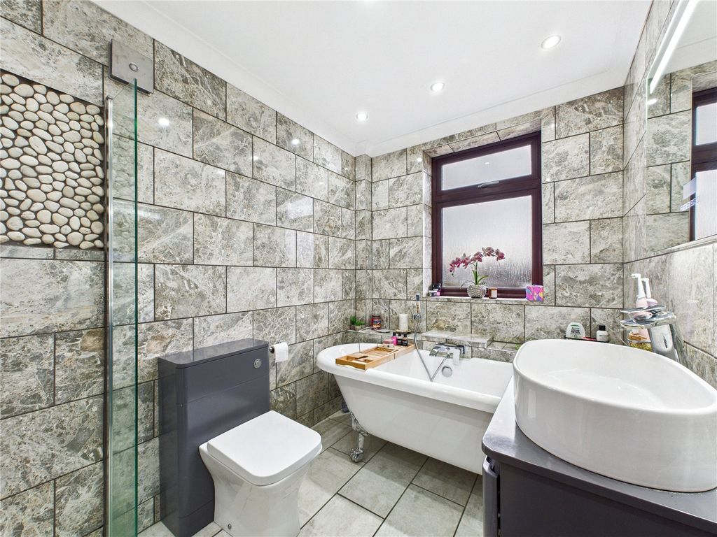Property photo 3 of 21 Picture No. 15