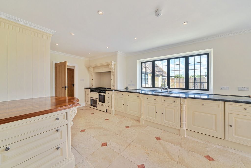 Property photo 3 of 26 1327319-26-687A55...