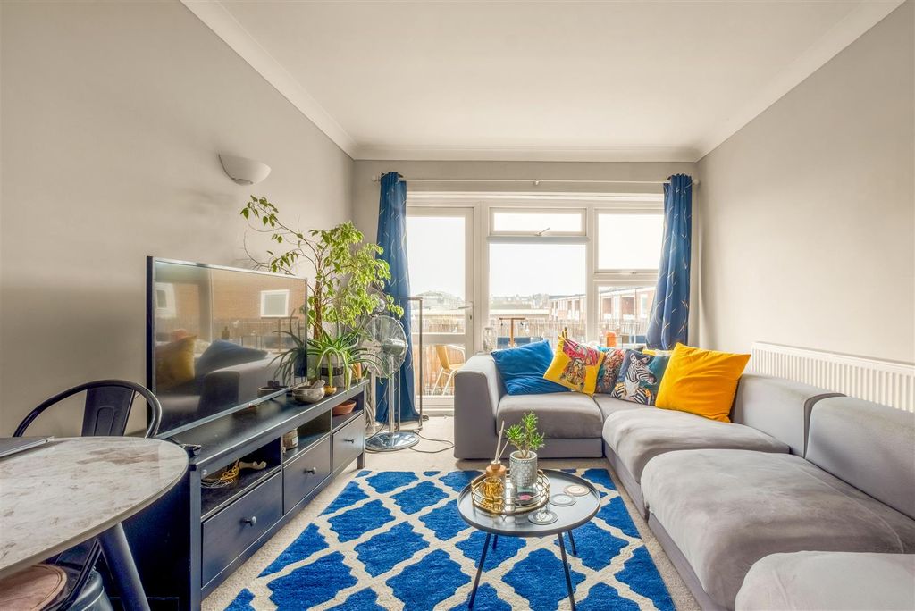 Property photo 2 of 15 Flat 27, Palmeira House -6.Jpg